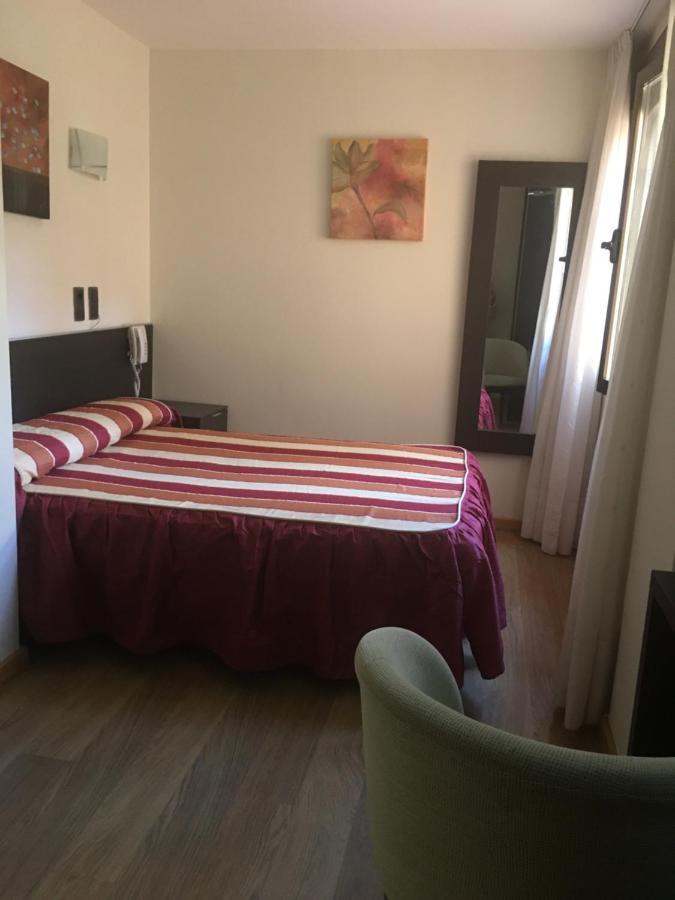 La Almunia de Doña Godina Hotel La Bodega מראה חיצוני תמונה