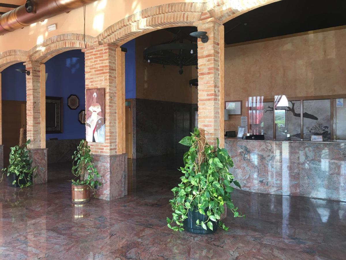 La Almunia de Doña Godina Hotel La Bodega מראה חיצוני תמונה